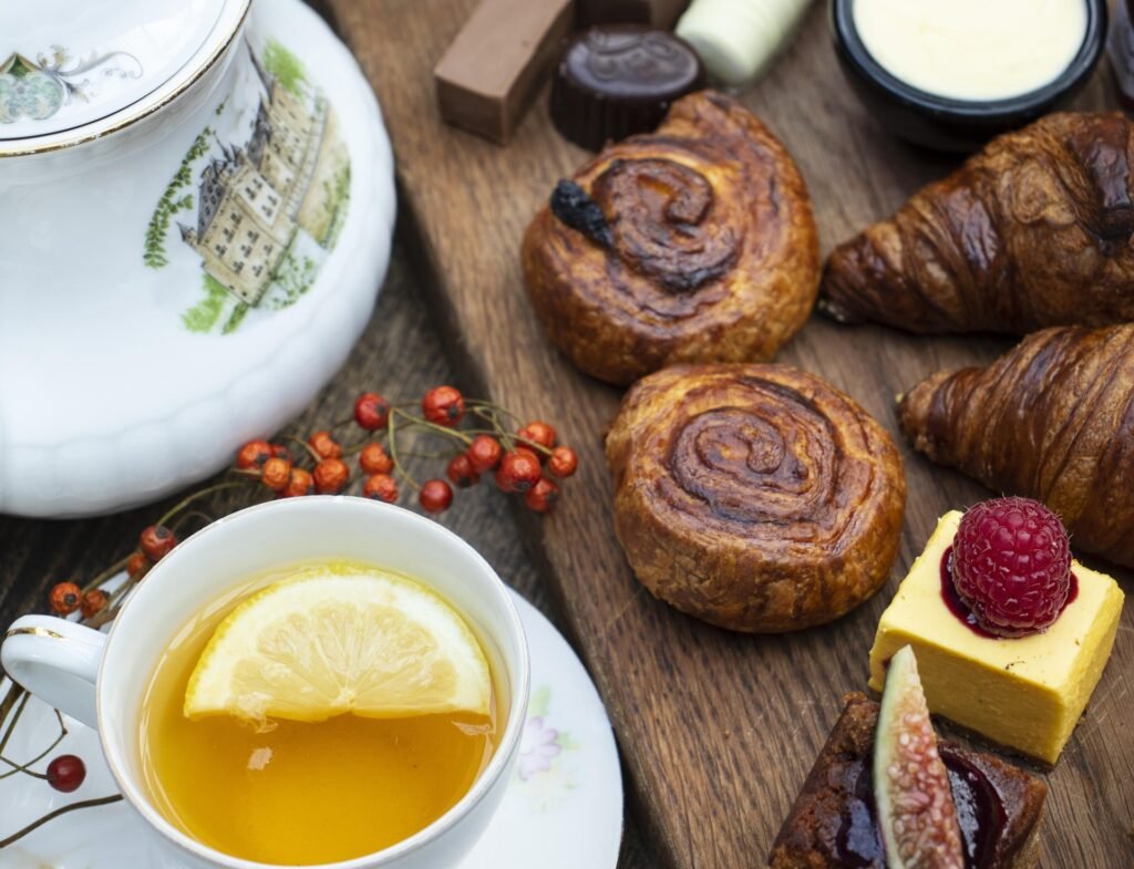 BLOG -3 esarnika high tea 4644623 1920